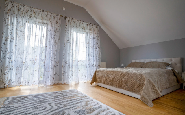 Вилла Загородный дом у озера в Подмосковье