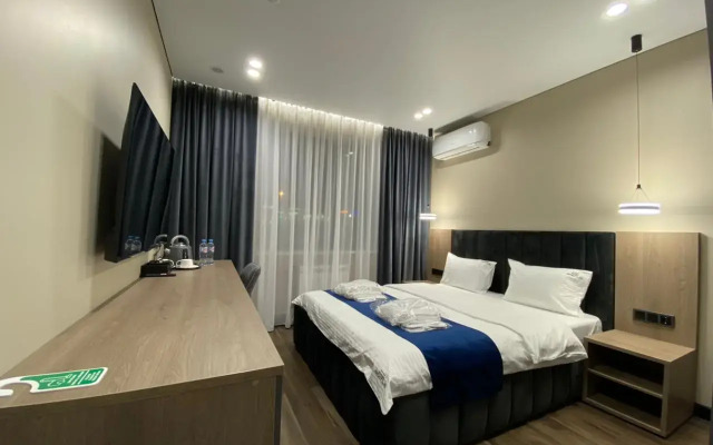 Royal Status Hotel