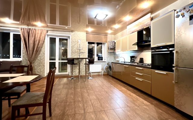 Квартира 3-комнатная Видовая Yarapartments на Набережной