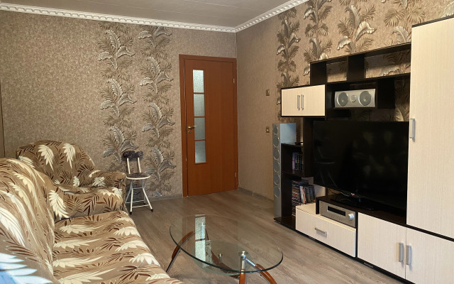 Prostornaya 3-Kh Komnatnaya Kvartira S Kaminom Flat
