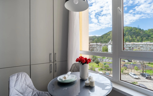 Uyutnaya vozle gornoj reki. Kvatro 28 Flat