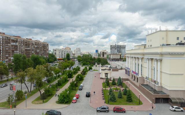 Апартаменты Сирень на главной улице с видом на Драмтеатр