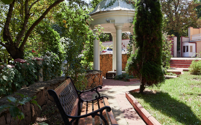 Lux Guest House