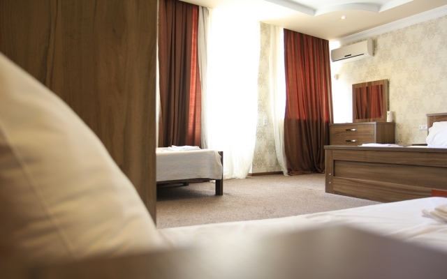 New Palace Shardeni Hotel
