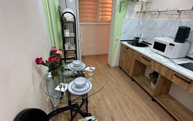 Na Prospekte Tauke Khana 33/3 Apart Hotel