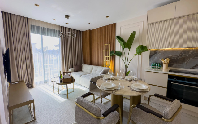 Qoople Legend A35 v 100 Metrah ot Morya Apartments