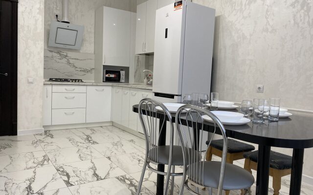 V Tsentre S Vidom Na Park Apartments