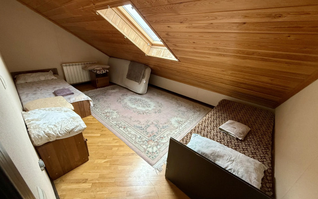 Trekhetazhniy Tur House V Kaspiyske Private house