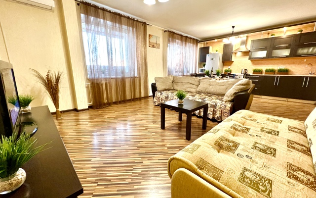 Апартаменты двухкомнатные на Карбышева 61Б (рядом с ТЦ Космопорт)