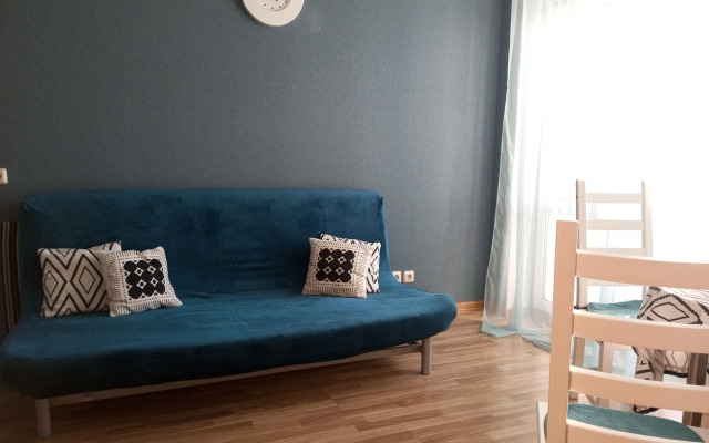 Квартира Апартаменты Волна с видом на пруд