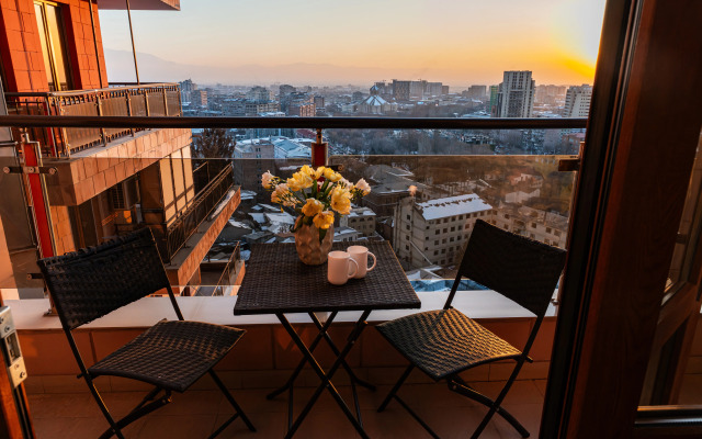 KeyGo #0123, 2 Bedroom, Near Yeritasardutyan Park, View of Ararat Apartments