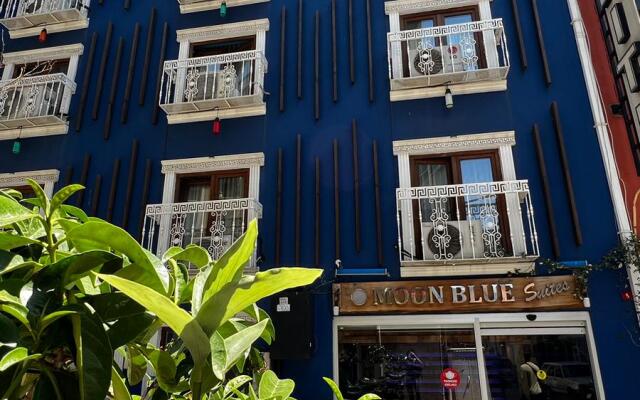 Отель Moon Blue