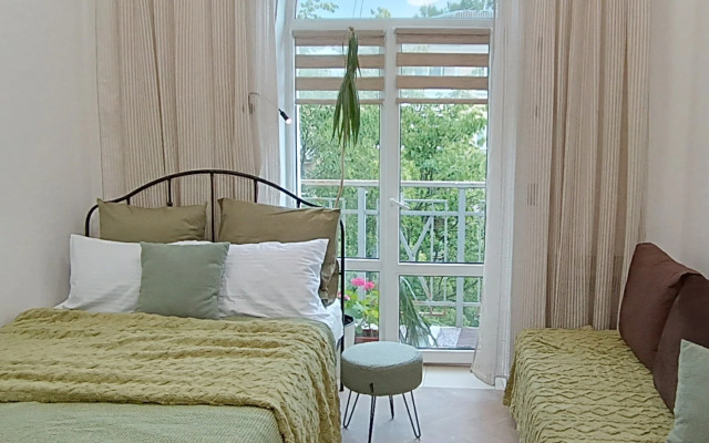 Tsentr Stalinka s Balkonom Flat