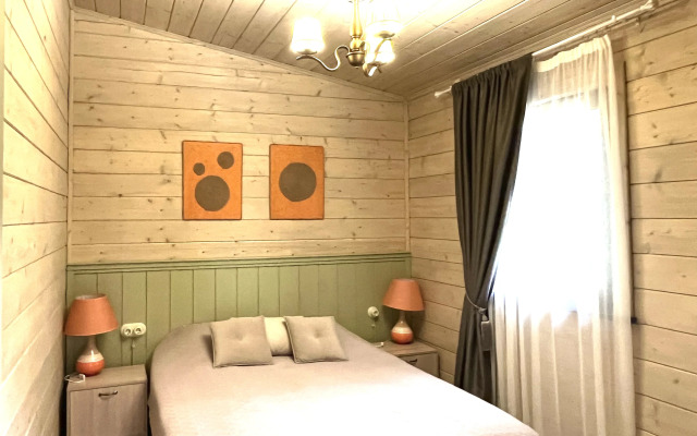 Лесной домик на берегу Озера Волго на Селигере - коттеджи Сосновый бор