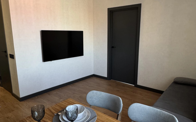 V gostyakh u A. Nevskogo Flat