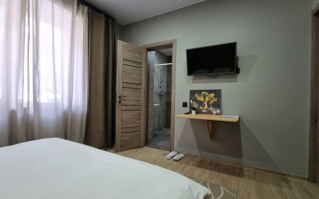 Ostrovskogo 11 Guest House