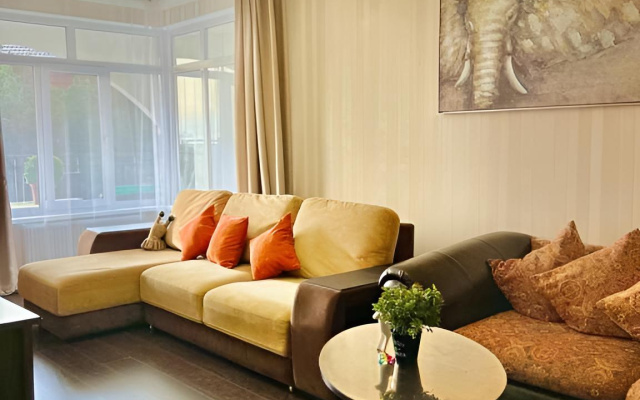 Ulucsennye trehkomnatnye apartamenty s terrasoj