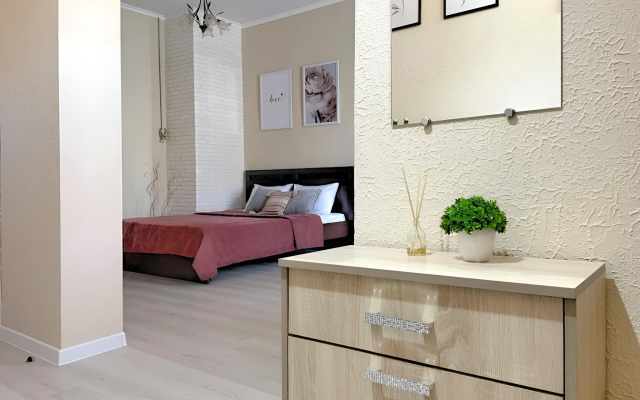 Uyutnaya studiya na Brodvee Flat