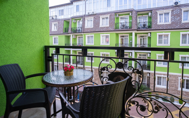 Апартаменты RED APARTMENTS Арт Лайт Сити апартамент Бенуа