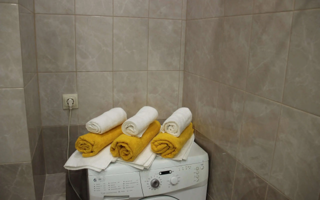 V Novom Sovremennom Dome Apartments