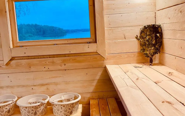 s Baney na Beregu Ozera Chalet