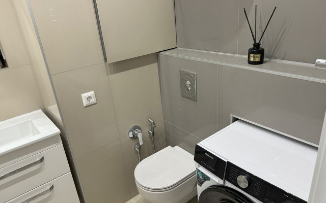 S Panoramnym Ostekleniem I Dizaynerskim Remontom Flat