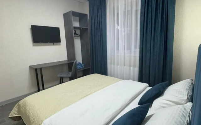 Na Mira 14 Ryadom s Aeroportom Guest House