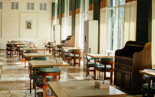 Amza Park Hotel