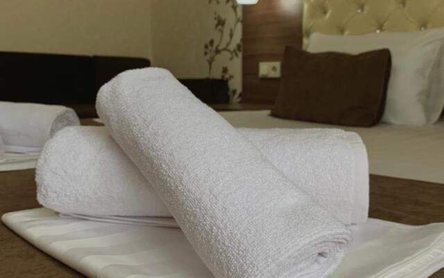 Golden Plaza Hotel