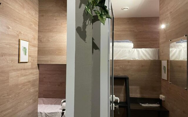 Hotel Shelterz Tri Vokzala