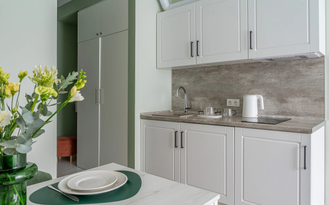 Студия у Метро Космонавтов