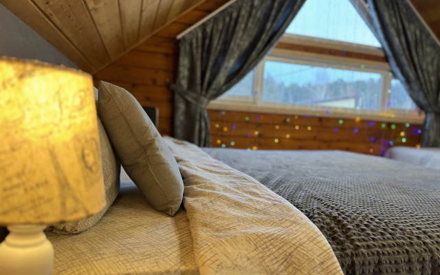 Uyutny Derevyanny Domik U Reki Private House