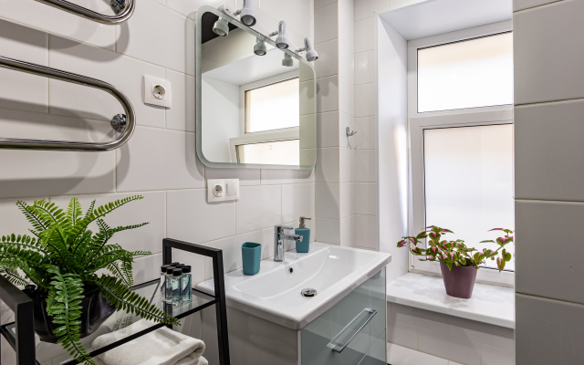 Комфортные апартаменты для троих с видом во двор