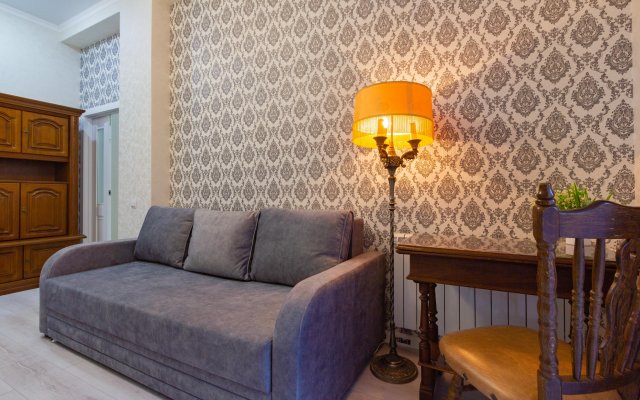 Dvukhkomnatnaya V Istoricheskom Tsentpe Gopoda S Parkovkoy Flat