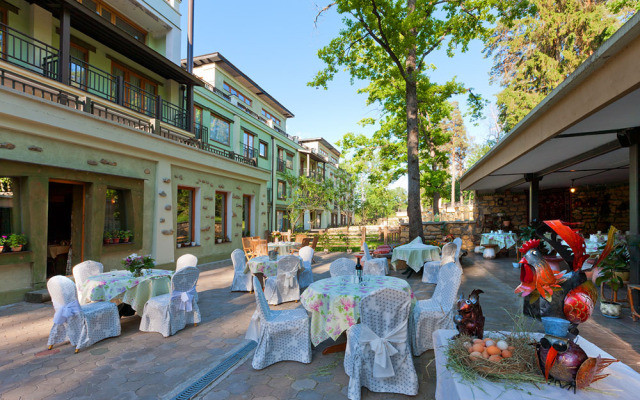 Tayozhnye Dachi Chalet Hotel