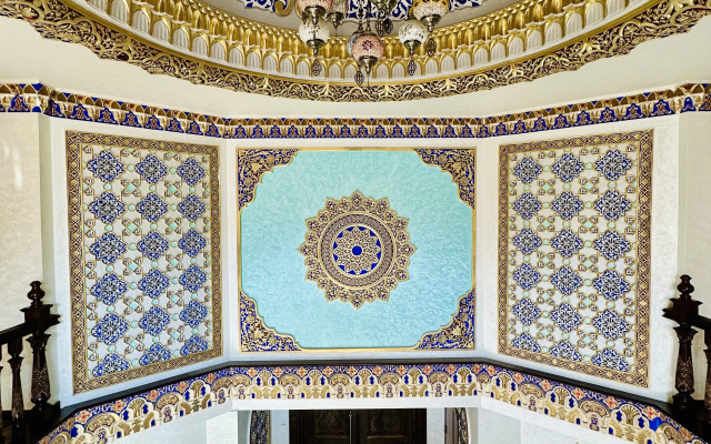 Ayvan Plaza Hotel
