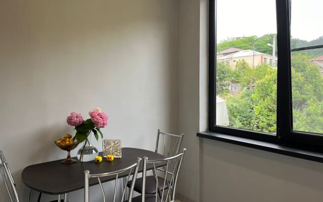 V Gostyakh u Skazki Turbaza Guest House