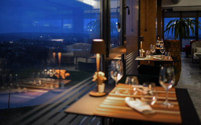 Отель Alexander Resort