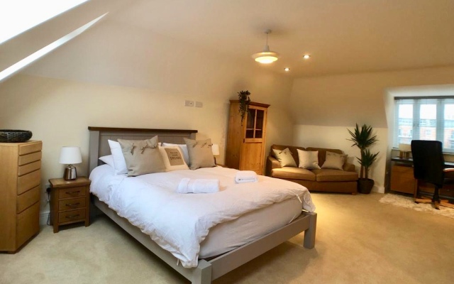Superb House in Oxford Apartments