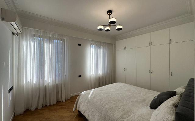 3-K Kvartira na Prospekte Sayat-Novy Flat