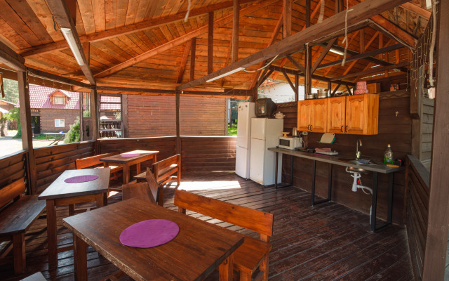 U Dachnyij Guest House