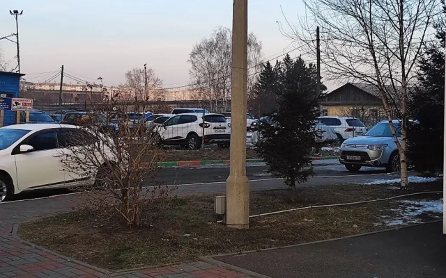 Posutochno Dvukh Komnatnaya Ryadom S Trts Planeta Flat