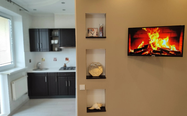 Dvukhurovnevaya U Morya Flat