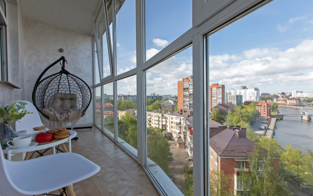 S Shikarnym Vidom na Rybnuyu Derevnyu Flat