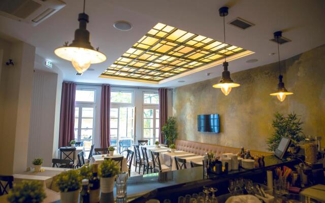 Отель Public House