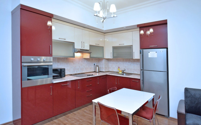 Trekhkomnatnaya Prostornaya na Severnom Prospekte, Hh556 Flat