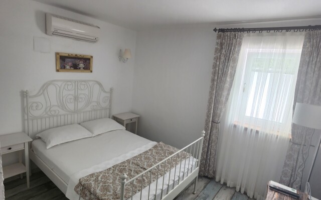 Tarcin Alacati Otel - Adults Only