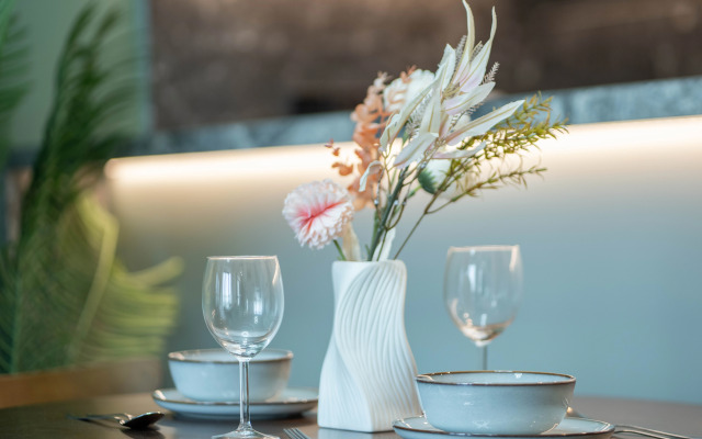 Апартаменты KeyRock Golf Gate | Stylish Retreat + Pool & Gym