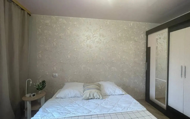 3-K. 70 M² 6 Krovatey Flat