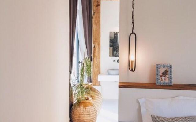 To Be Social House Hotel